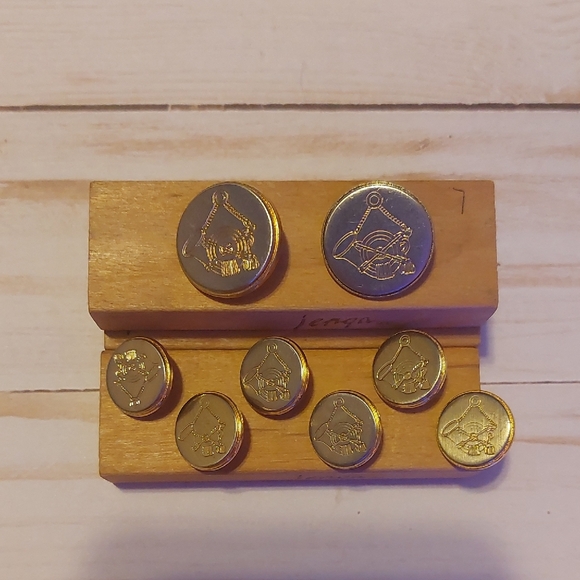 Gold (Metal) Button Set - Picture 1 of 4